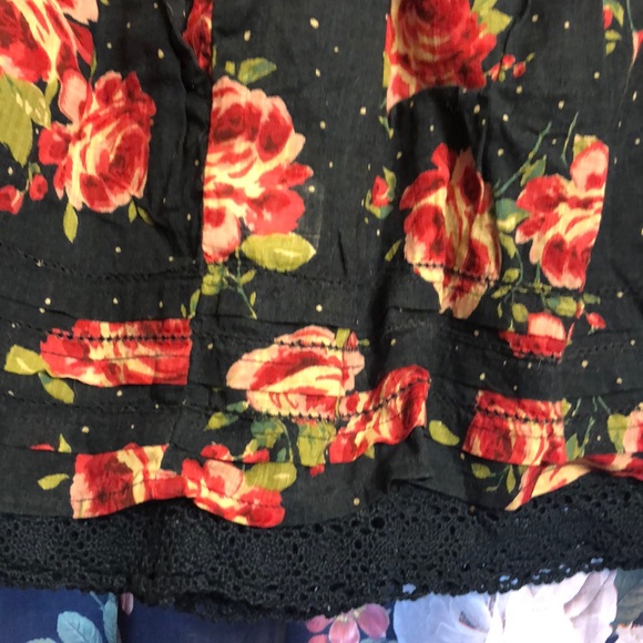 SO frilly skirt💕 - Picture 2 of 6